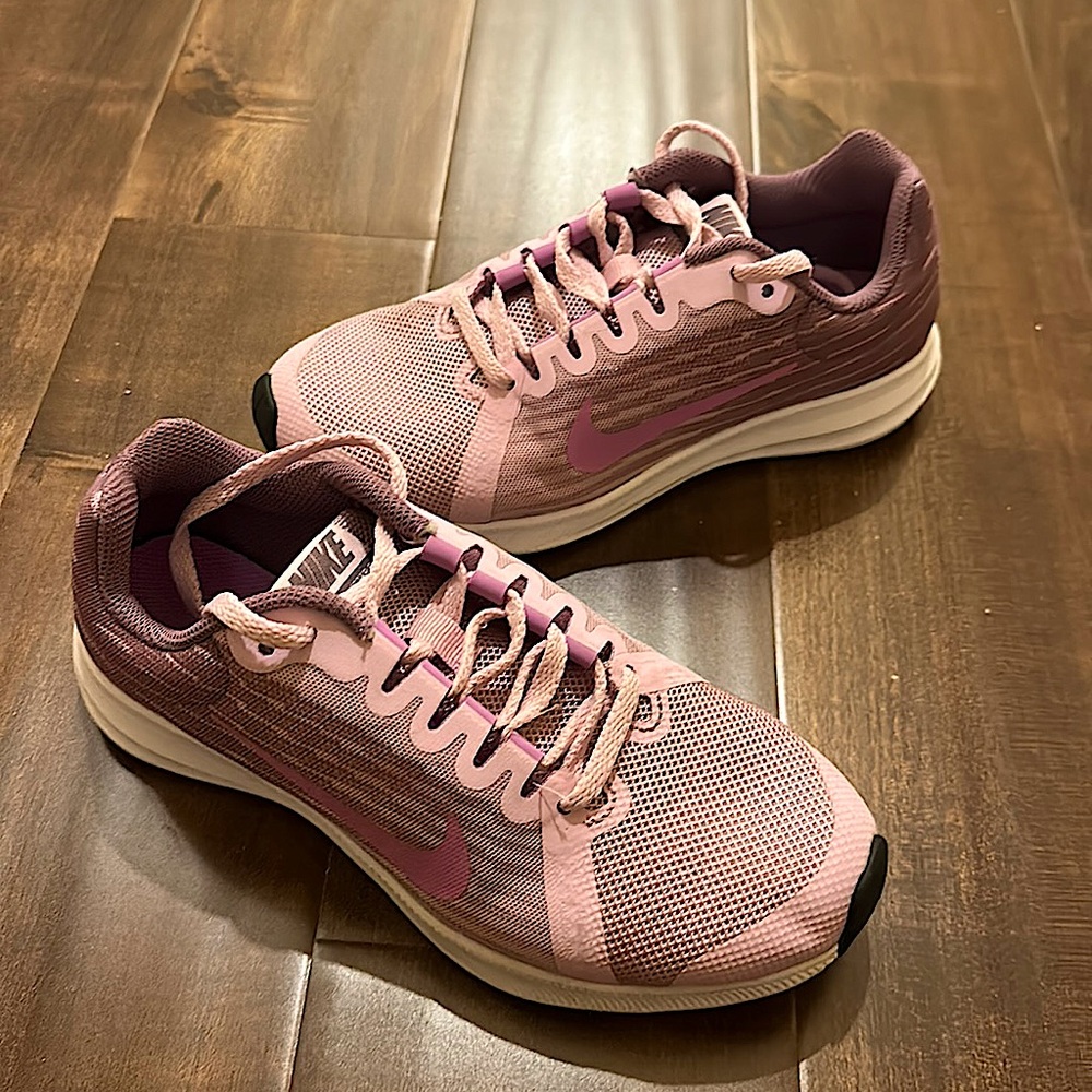 Girls Nike Sneakers Size 3.5 Very Good Condition